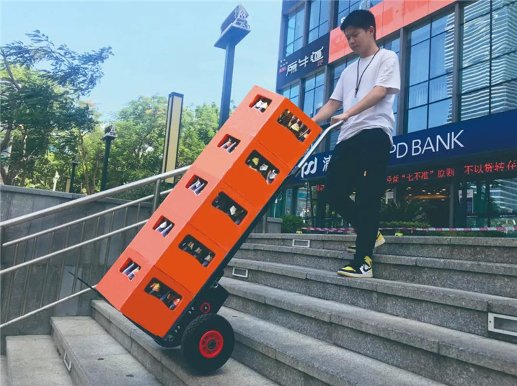 乐易登电动载物爬楼机.jpg 乐易登电动载物爬楼机.jpg